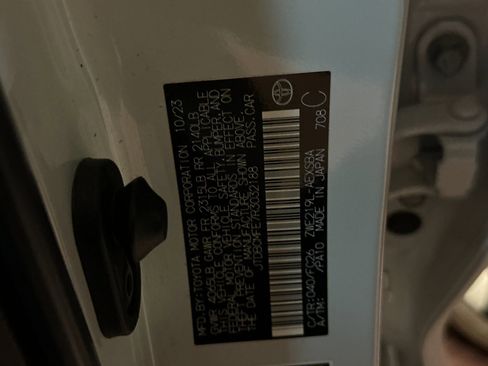 Used 2024 Toyota Corolla SE w/ SE Package image 27