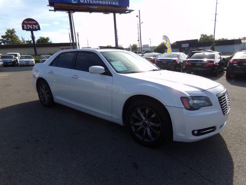 Used 2014 Chrysler 300 S image 6