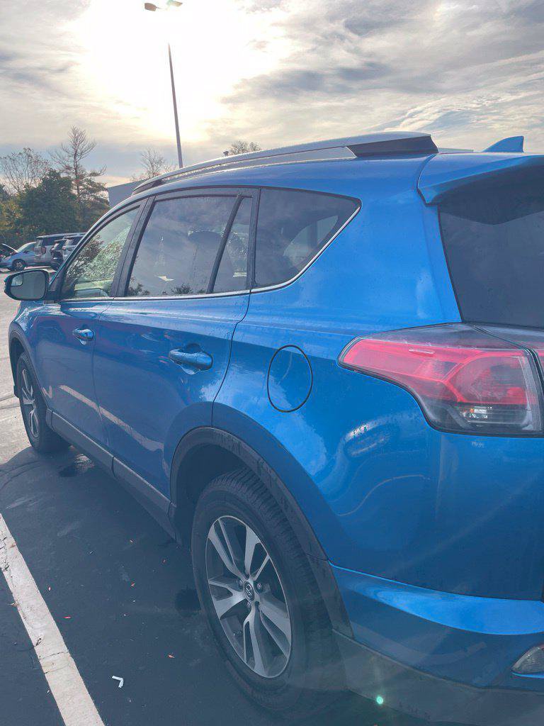 Used 2016 Toyota RAV4 XLE AWD/4WD image 2