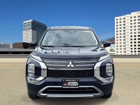 New 2025 Mitsubishi Outlander SE image 2