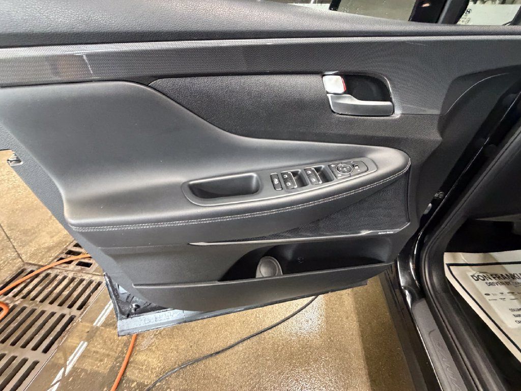 Used 2022 Hyundai Santa Fe SEL w/ Convenience + Premium Package AWD/4WD image 10