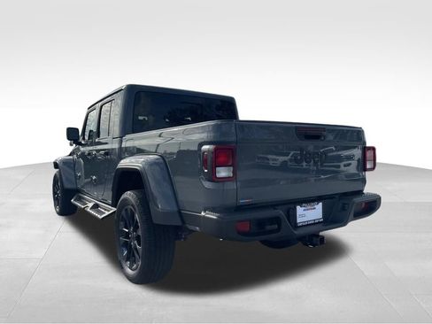 Used 2025 Jeep Gladiator Sport image 7