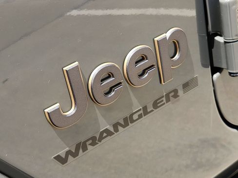 Used 2023 Jeep Wrangler Unlimited Rubicon 392 w/ Xtreme Recon 35" Tire Package AWD/4WD image 11