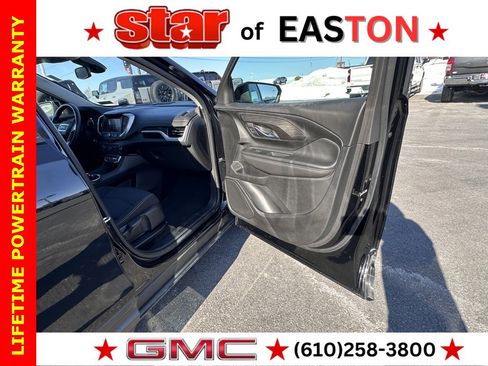 Used 2023 GMC Terrain SLE w/ Driver Convenience Package image 13