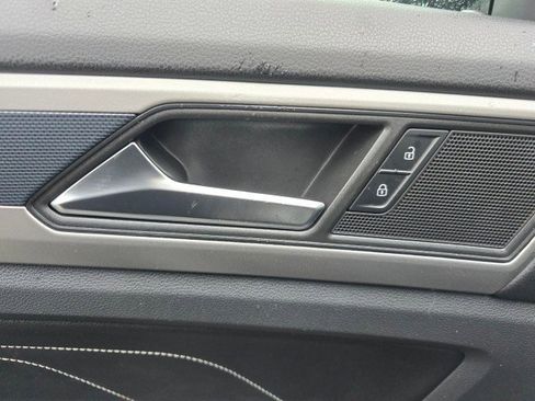 Used 2020 Volkswagen Atlas Cross Sport SEL image 27