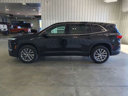 Used 2025 Buick Enclave Preferred AWD/4WD image 6