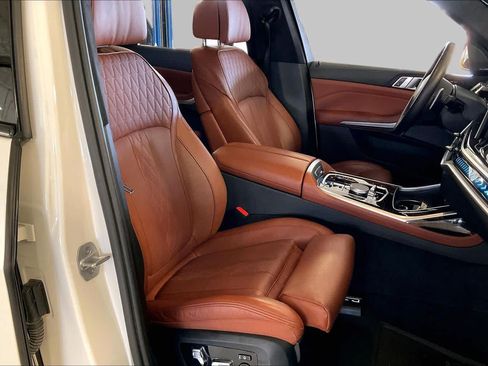Used 2024 BMW X7 xDrive40i w/ M Sport Package AWD/4WD image 8