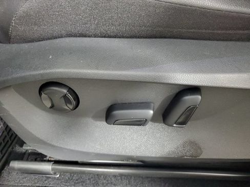Used 2023 Volkswagen Tiguan SE w/ Panoramic Sunroof Package FWD image 19