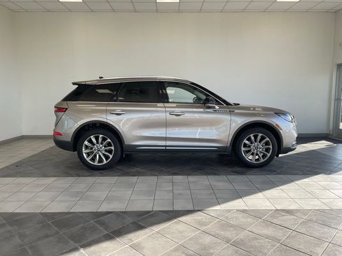 Used 2021 Lincoln Corsair AWD w/ Premium Package image 4