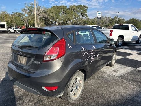 Used 2017 Ford Fiesta SE image 5