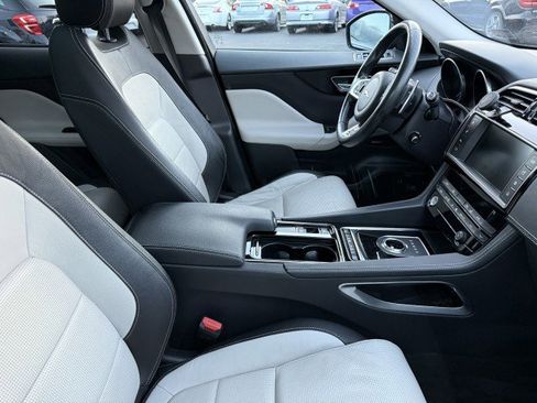 Used 2018 Jaguar F-PACE R-Sport image 9