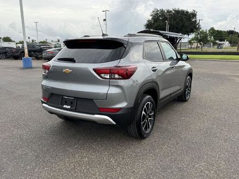 Used 2025 Chevrolet TrailBlazer LT AWD/4WD image 3