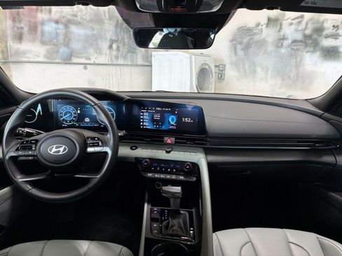 Used 2025 Hyundai Elantra Limited image 35