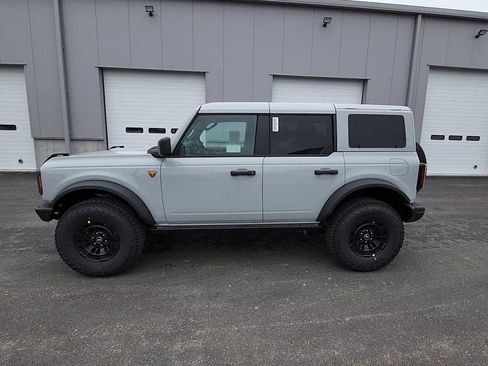 New 2026 Ford Bronco Badlands image 5
