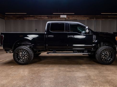 Used 2017 Ford F250 XLT w/ XLT Premium Package image 10