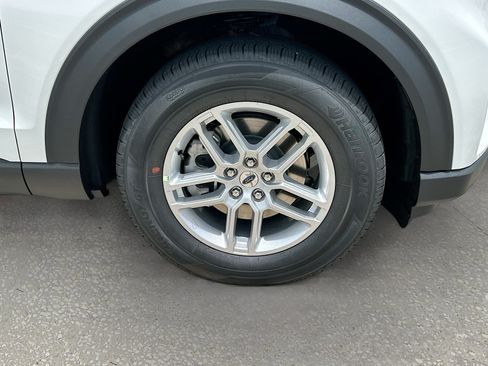 New 2026 Ford Explorer Active RWD image 19