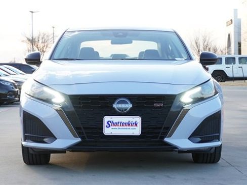 Used 2024 Nissan Altima 2.5 SR image 2