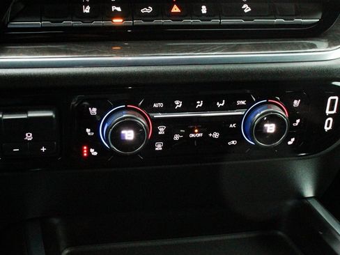 Used 2024 Chevrolet Silverado 2500 LTZ w/ LTZ Convenience Package image 31