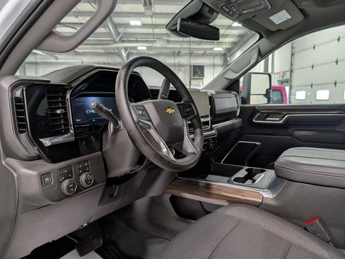 Used 2025 Chevrolet Silverado 2500 LT image 14