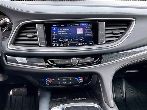 Used 2022 Buick Enclave Essence w/ Experience Buick Package image 6