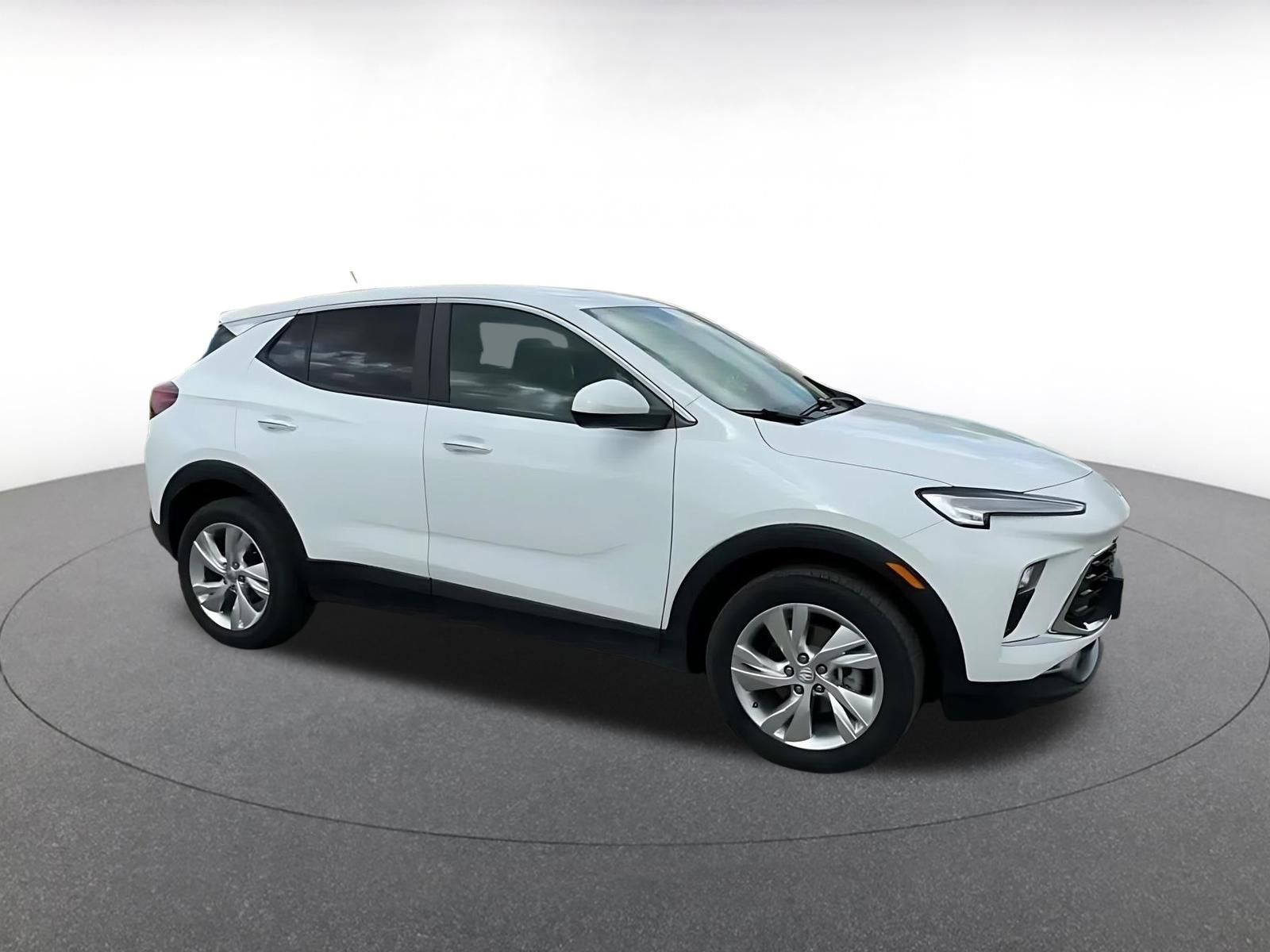 Used 2025 Buick Encore GX Preferred AWD/4WD image 2