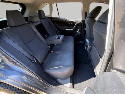 Used 2020 Toyota RAV4 LE AWD/4WD image 18