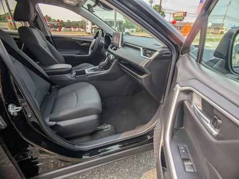 Used 2023 Toyota RAV4 XLE FWD image 10