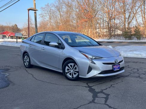 Used 2016 Toyota Prius Two image 8