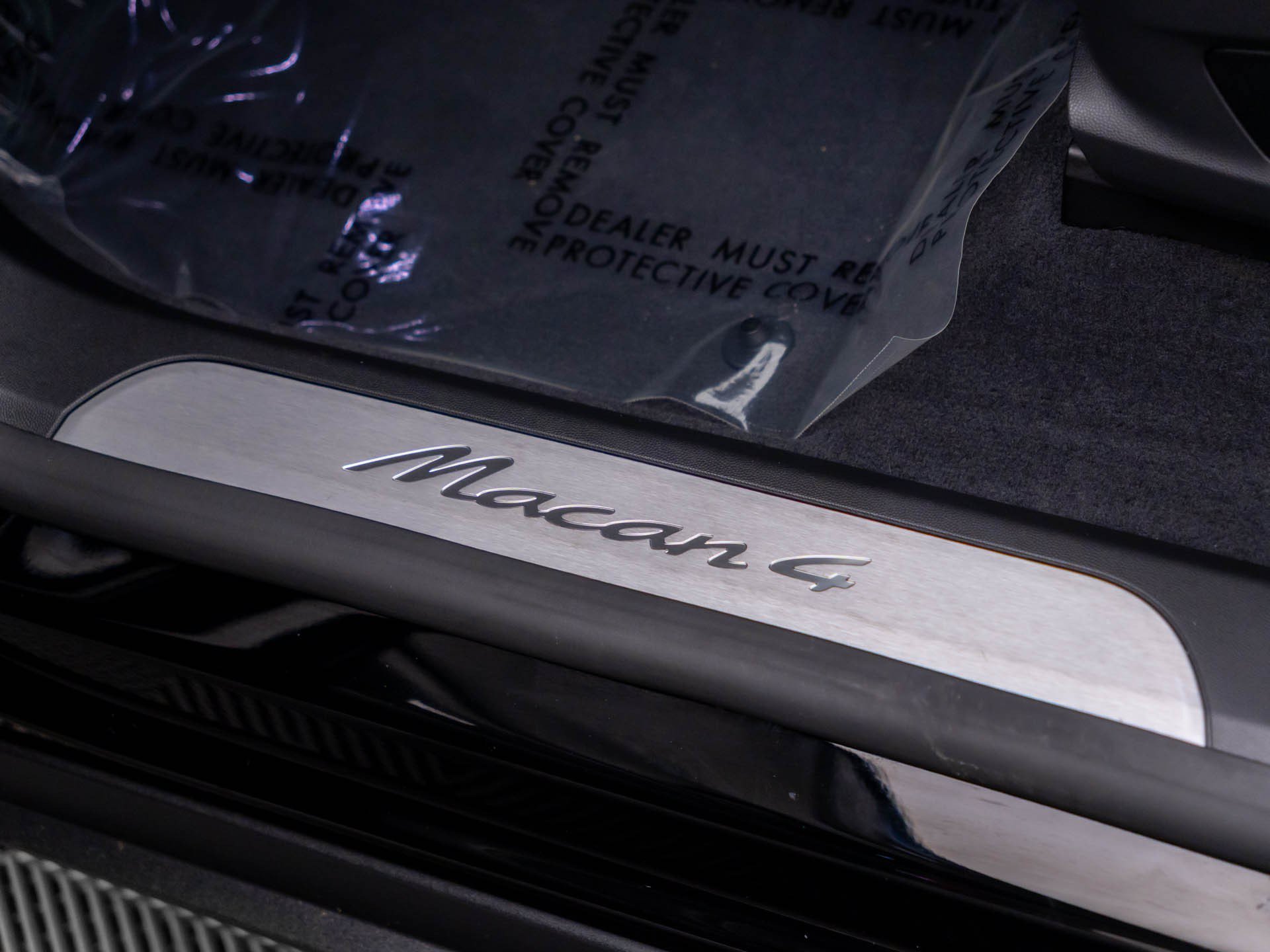Certified 2026 Porsche Macan 4 Electric AWD/4WD image 17