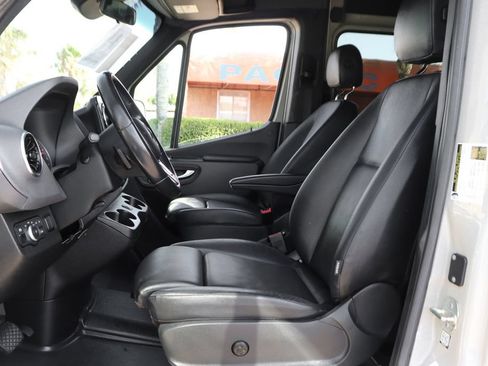 Used 2022 Mercedes-Benz Sprinter 2500 image 24