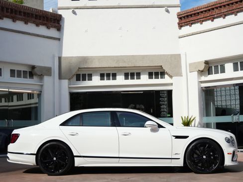 Used 2025 Bentley Flying Spur Plug-In Hybrid AWD/4WD image 5