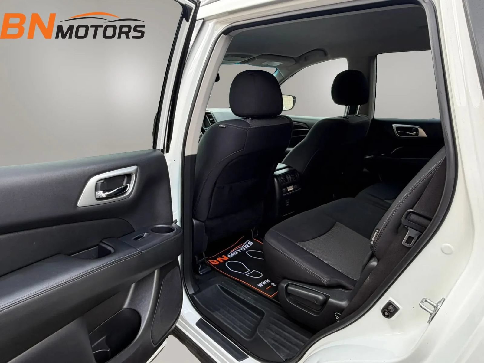 Used 2018 Nissan Pathfinder SV AWD/4WD image 12
