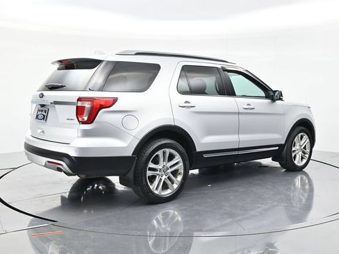 Used 2017 Ford Explorer XLT w/ Equipment Group 202A AWD/4WD image 5