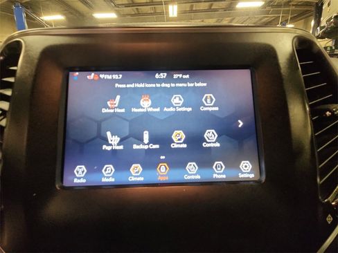 Used 2019 Jeep Cherokee Latitude Plus w/ Cold Weather Group image 17