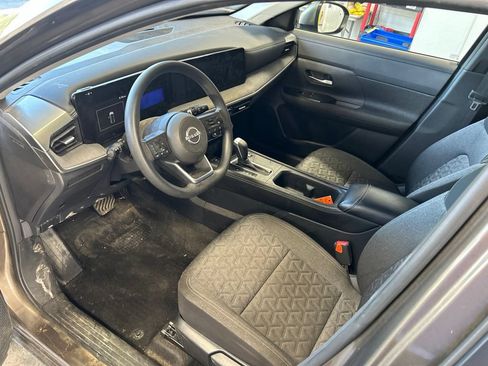 Used 2025 Nissan Kicks SV AWD/4WD image 3