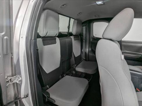 Used 2017 Toyota Tacoma SR5 RWD image 21