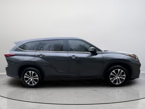 Used 2023 Toyota Highlander XLE FWD image 7