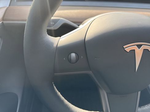 Used 2023 Tesla Model 3 Standard Range image 16