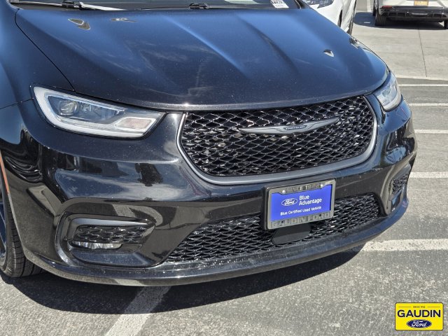 Used 2025 Chrysler Pacifica Limited FWD image 2