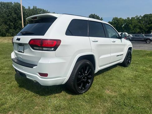 Used 2020 Jeep Grand Cherokee Altitude RWD image 3