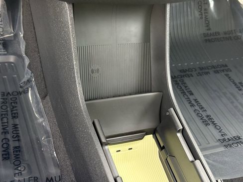 New 2026 Volvo EX30 Cross Country Ultra image 22