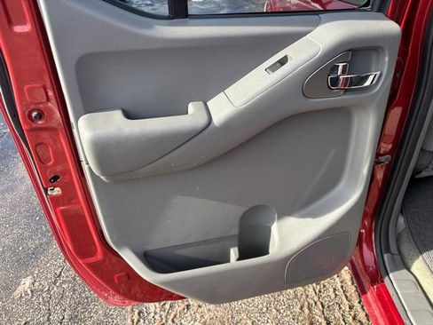 Used 2016 Nissan Frontier SV image 12