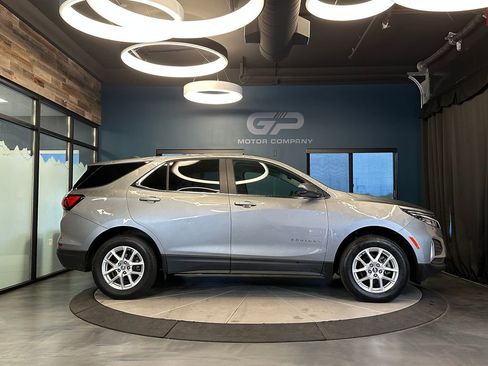 Used 2024 Chevrolet Equinox LT AWD/4WD image 2