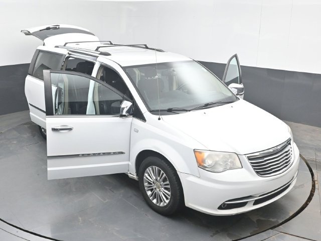 Used 2014 Chrysler Town & Country Touring-L FWD image 48