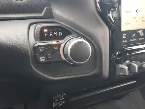 Used 2024 RAM 2500 Big Horn w/ Sport Appearance Package image 17