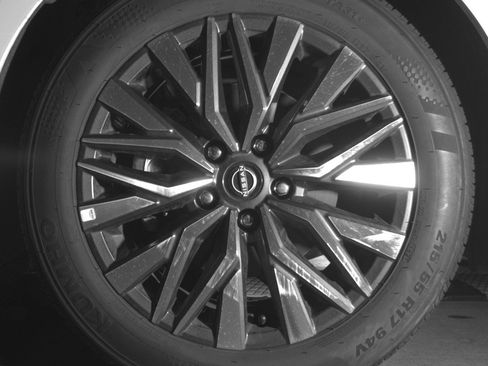 Used 2025 Nissan Altima 2.5 SV FWD image 12
