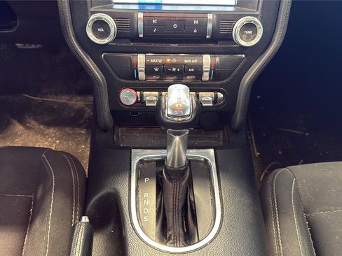 Used 2018 Ford Mustang Coupe w/ Equipment Group 101A RWD image 20