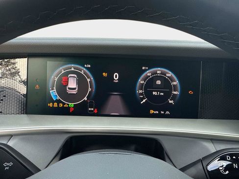 New 2025 Volkswagen Tiguan SE R-Line image 30