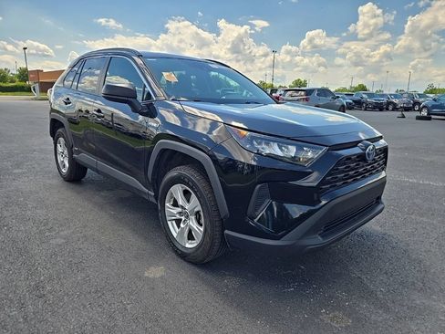 Used 2021 Toyota RAV4 LE AWD/4WD image 2
