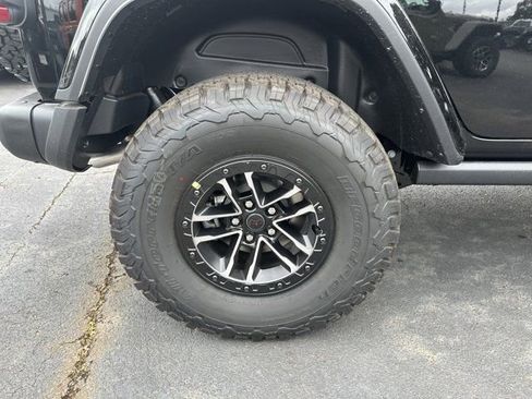 New 2025 Jeep Wrangler Unlimited Rubicon w/ XTREMEE 35" Tire Package image 17